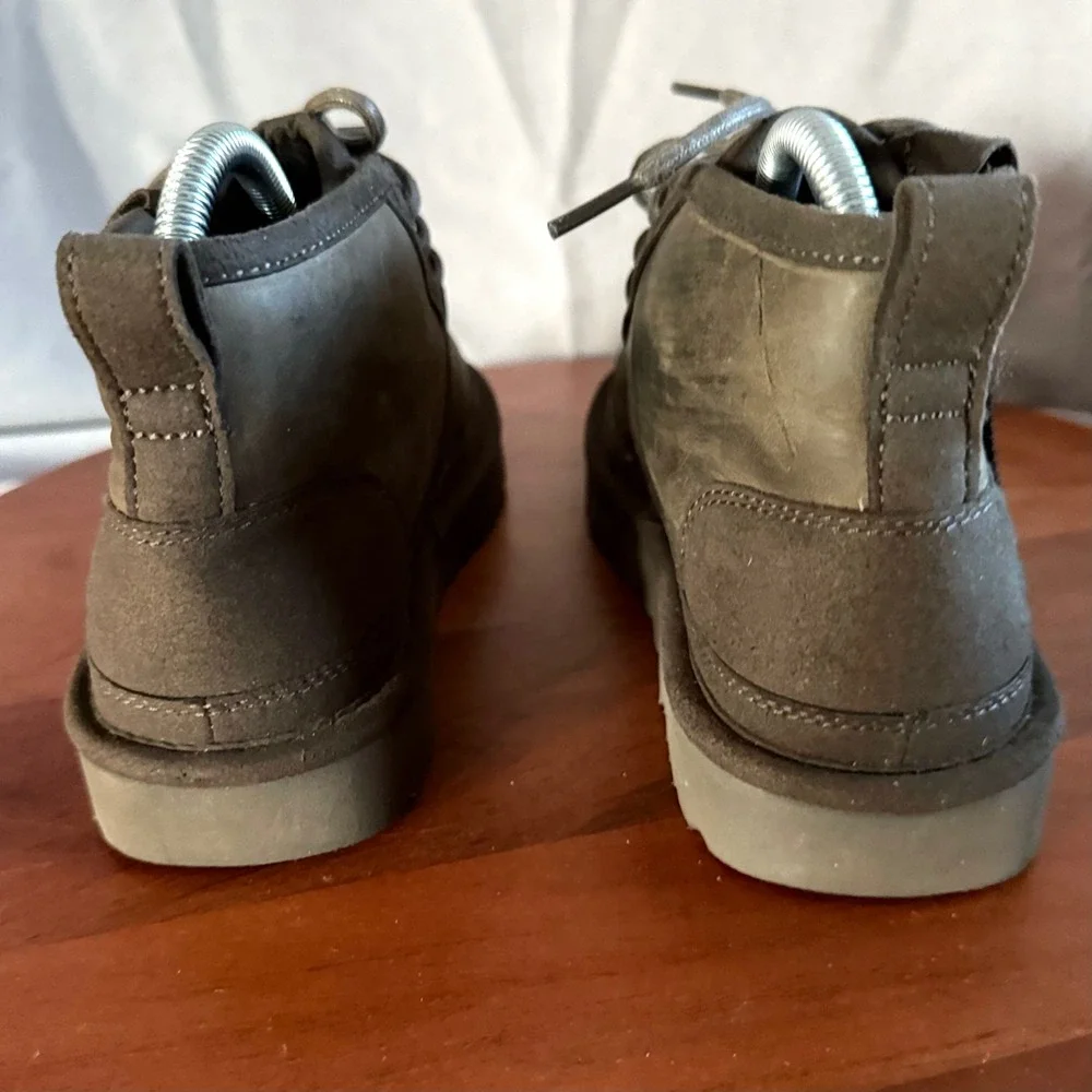 UGG Neumel Zip Chukka Boots Mens Size 6 Grey Leather Side  display picture 1